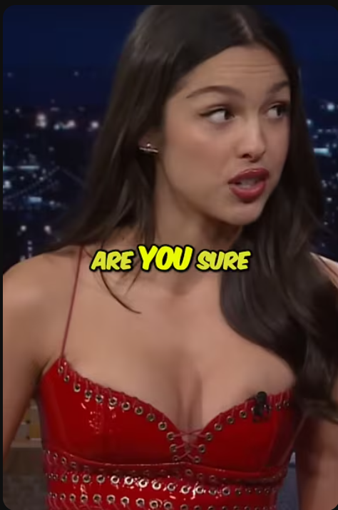 Olivia Rodrigo Falls On Stage — And The Internet Can’t Stop Talking About It 😳